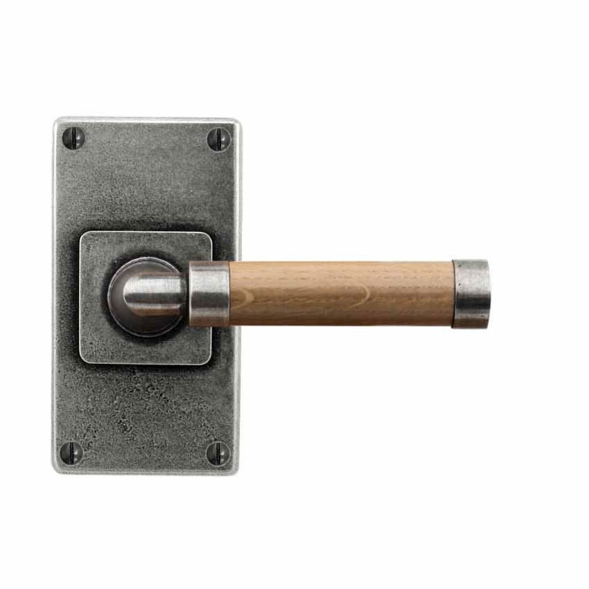 Finesse Milton Oak Door Handle on a Short Back plate - FD147