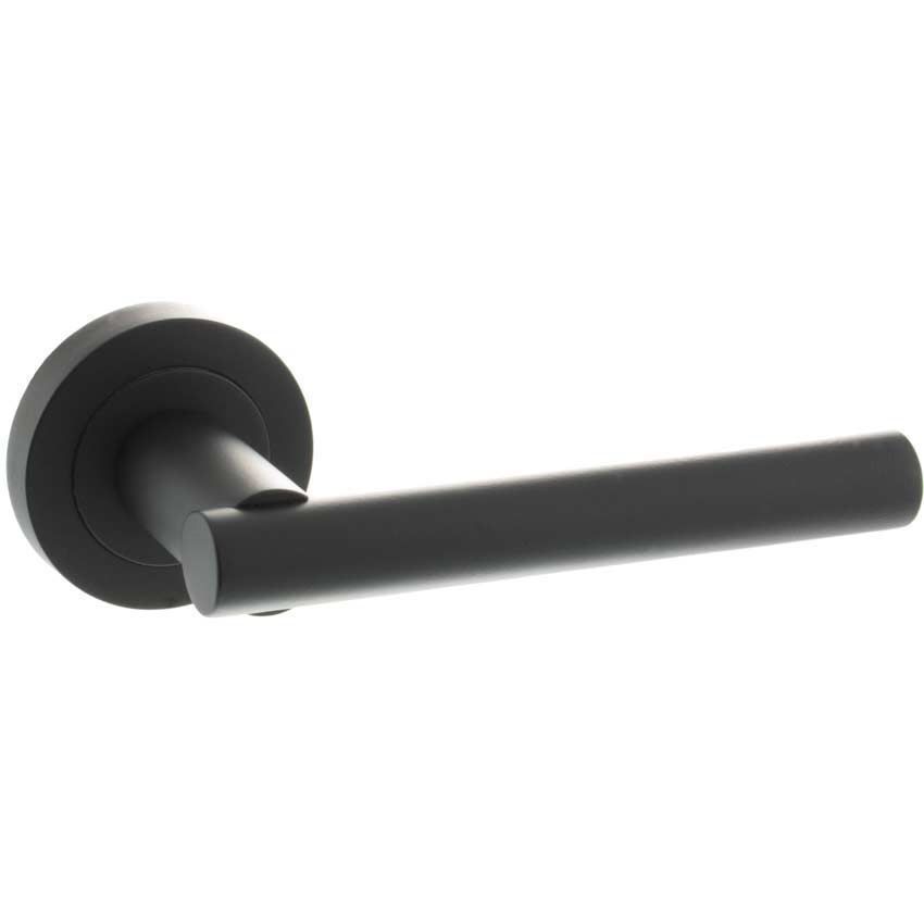 Status Nebraska Lever on a Round Rose in Matt Black - S28RMB