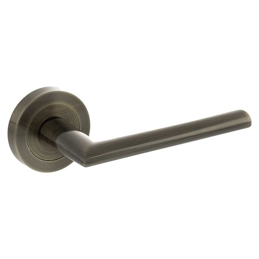 Picture of Alabama Lever Door Handle On A Round Rose - S43Rab