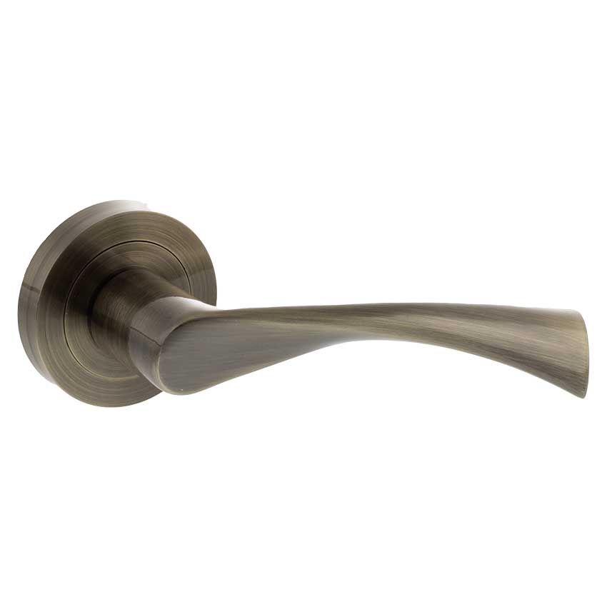 Picture of Colorado Door Handle In Antique Brass - S34RAB